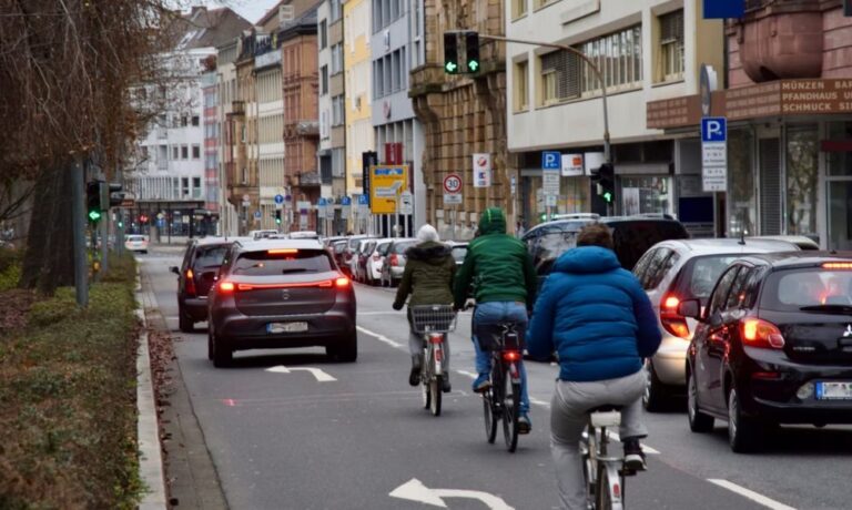 Ja zur „Umweltspur“: Busse schneller, Radverkehr sicherer!